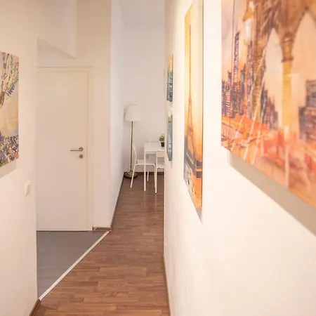 Deluxe City Center Studio Apartment