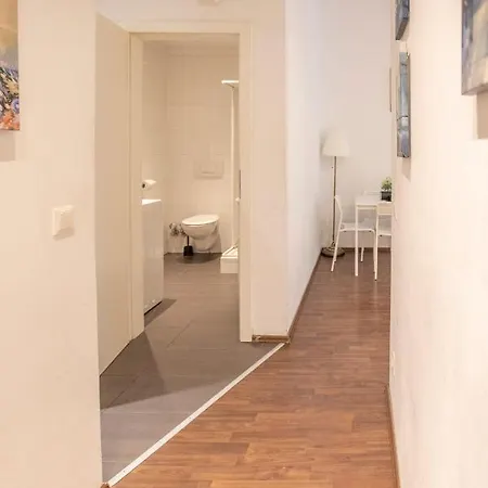 Deluxe City Center Studio *
