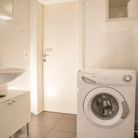 Deluxe City Center Studio Apartment *