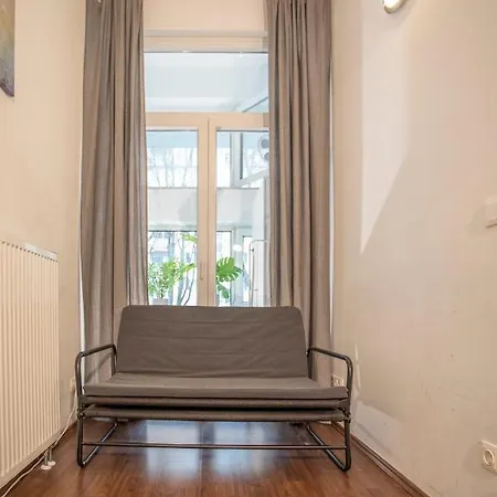 Deluxe City Center Studio