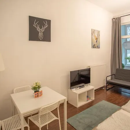Deluxe City Center Studio Apartment *